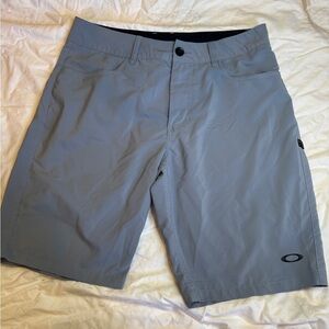 Oakley Men's Light Gray Hybrid Shorts